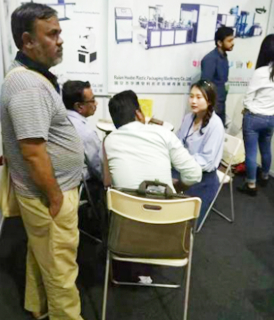 Бангладешская выставка компании по продольной резке нетканых материалов