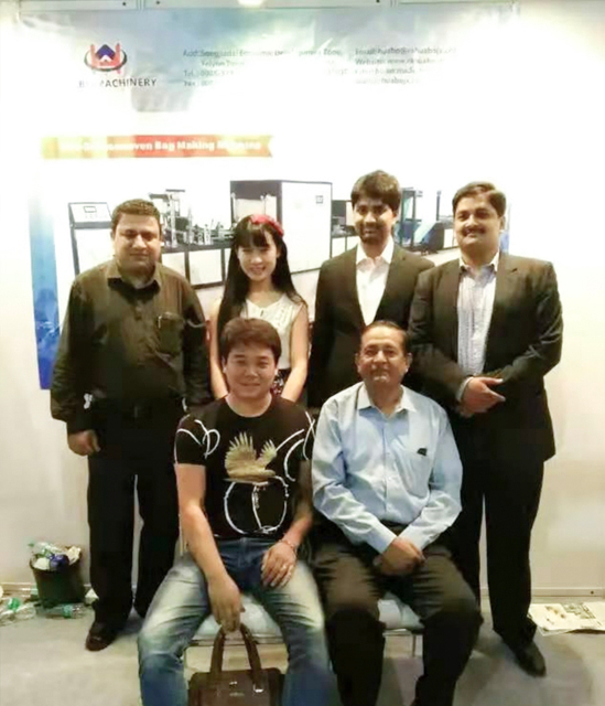 Индийская выставка компании по производству машин для запайки ручек