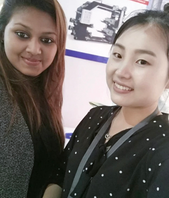 Индийская выставка компании по производству машин для запайки ручек