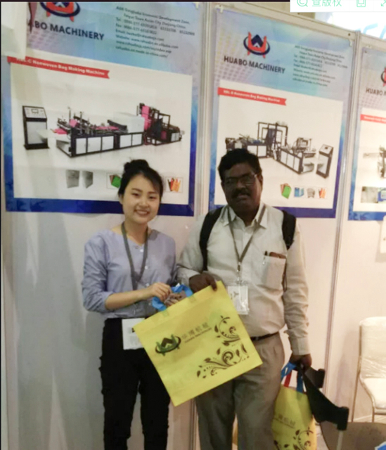 Индийская выставка компании по производству машин для запайки ручек