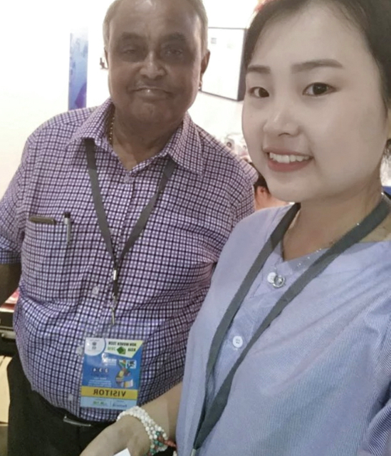 Индийская выставка компании по производству машин для запайки ручек